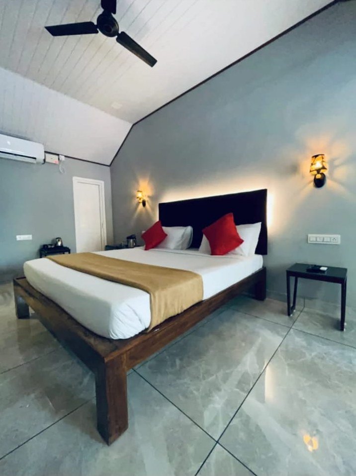 Queen bed room with red cushions